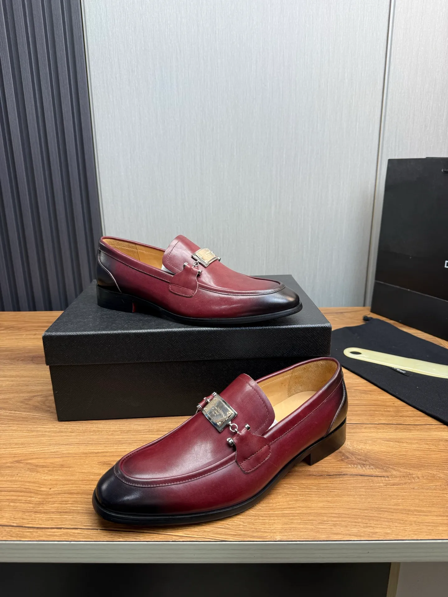 Factory price 520💰 Dolce&G .DG men's loafers👞 Classic and fashionable style, embellished with personalized DG logo. Imported cowhide, open-edge beaded cowhide, cowhide lining, original non-slip and wear-resistant outsole Size: 39-44 (customized at 38.45)